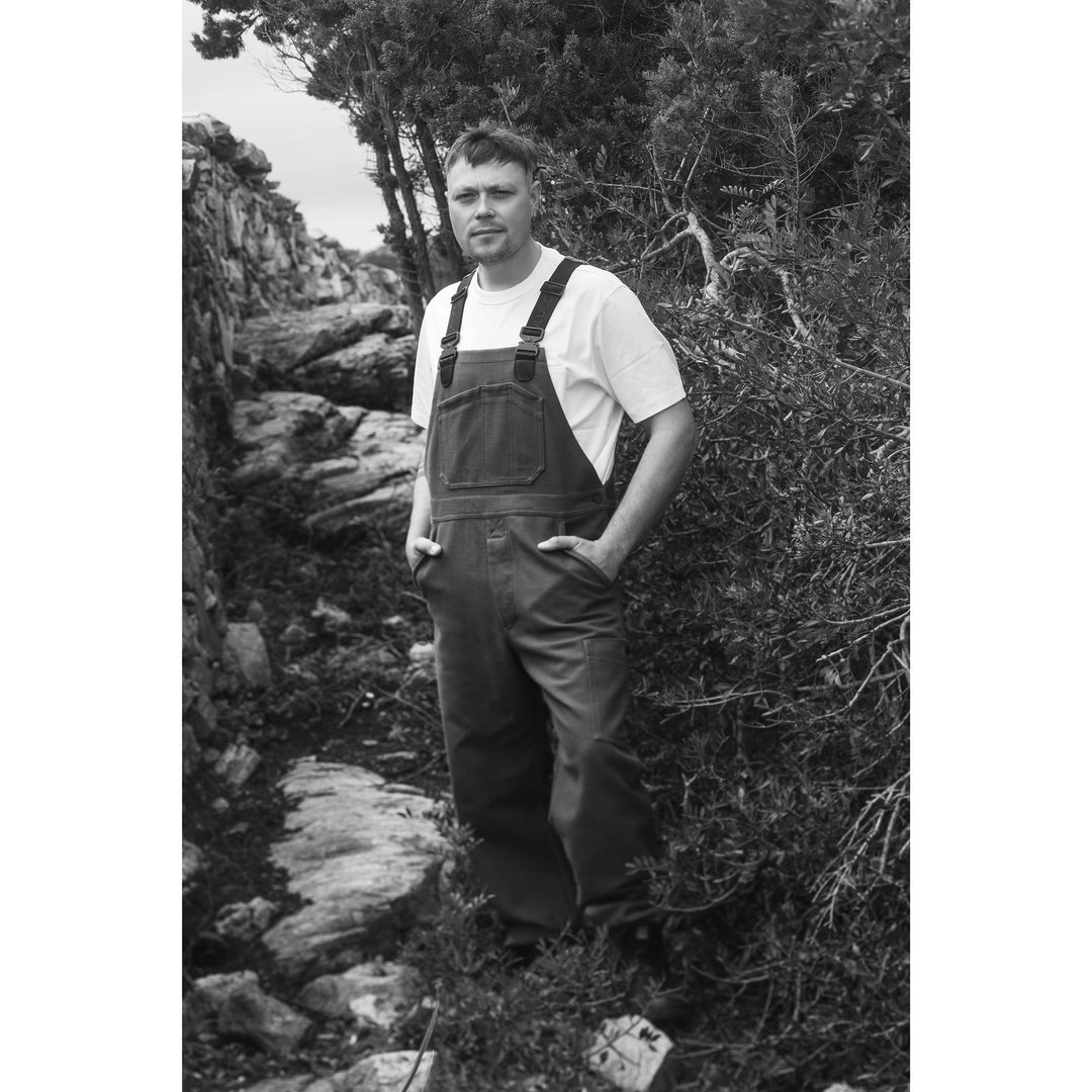 Pants Unisex TESTUGGINE MARGINATA TELA SARDA Overall VERDE GINESTRA Dressed Front (jpg Rgb)	