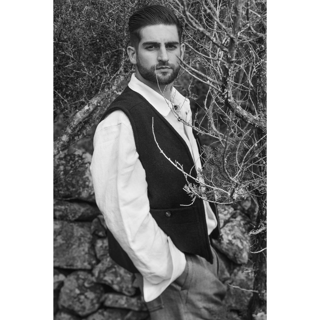 Dresses Unisex MARTIN PESCATORE PANNO SARDO Waistcoat NERO CARBONE Dressed Front (jpg Rgb)	